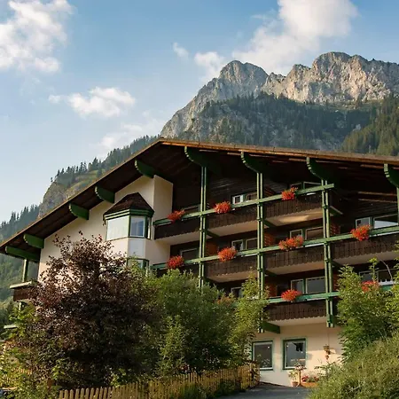 Berghof 3* Nesselwängle