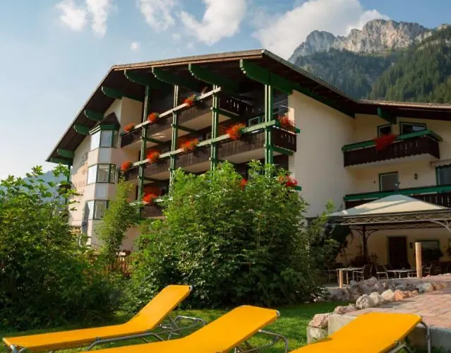 Berghof 3* Nesselwängle